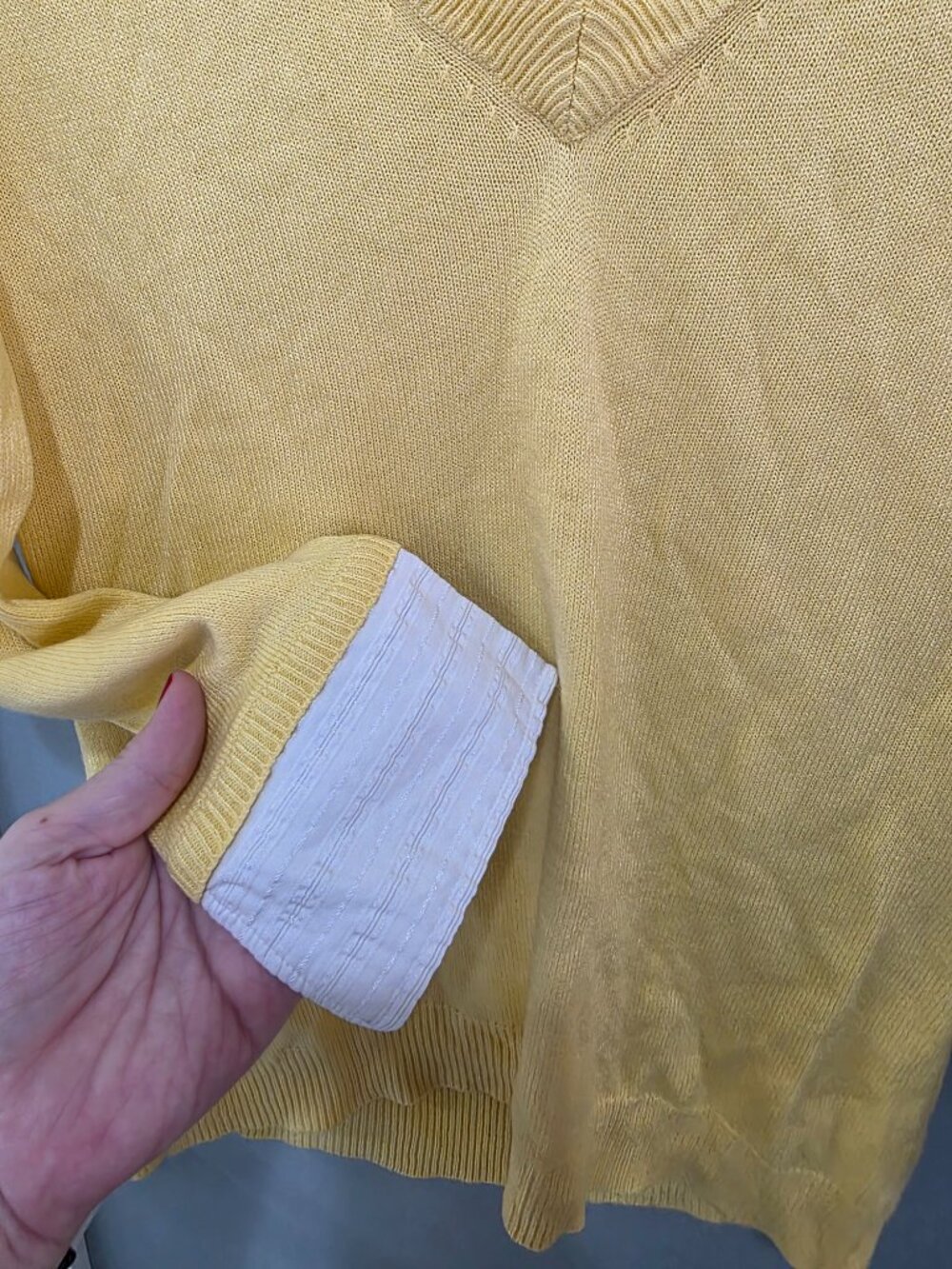 New York & Company Yellow Sweater – Women’s XS V-Neck Lightweight Pullover - Picture 4 of 7